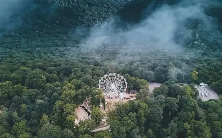 Колесо обозрения на горе Ахун в Сочи предлагает захватывающий вид с высоты 701 метра