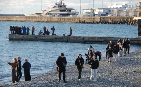 В Сочи из-за холодов запретили купание вне организованных купелей